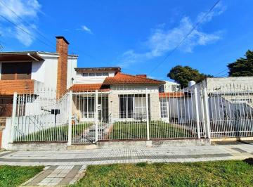 Casa · 110m² · 3 Ambientes · 4 Cocheras · Venta Casa en Quilmes, Excelente Ubicación