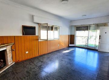 Casa · 110m² · 3 Ambientes · 4 Cocheras · Venta Casa en Quilmes, Excelente Ubicación
