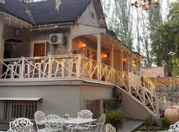 Casa de 8 ambientes, Luján de Cuyo · Chalet en Chacras de Coria