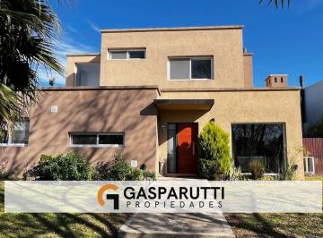 Casa · 182m² · 4 Ambientes · 4 Cocheras · Casa en Venta en El Cantón con Pileta
