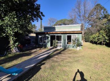 Casa · 90m² · 4 Ambientes · 2 Cocheras · Casa con Amplio Terreno, Jardin y Pileta en Muñiz