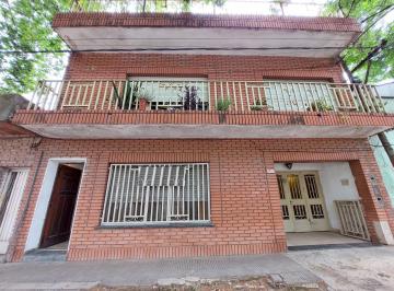 Casa · 299m² · 7 Ambientes · 2 Cocheras · Casa en Venta Al Frente en Barrio Bella Vista con Cochera Apta Crédito Ideal Inversión