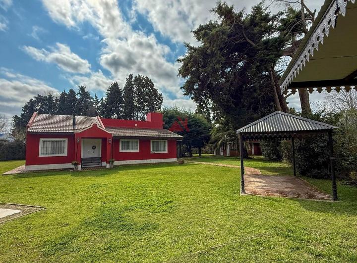 Casa · 200m² · 5 Ambientes · 1 Cochera