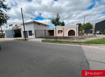 Casa , Córdoba · Los Boulevares (De Los Catalanes 4995) - Casa 3 Dorm. con Galpon de 300 m².