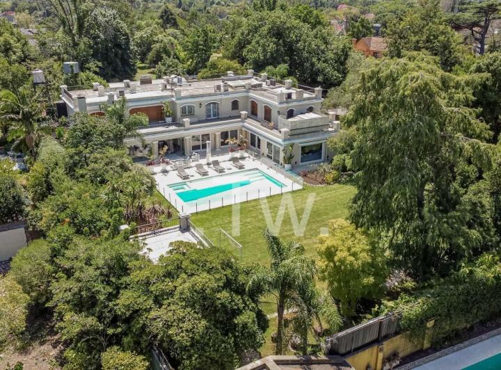 Casa · 760m² · 10 Ambientes · 4 Cocheras