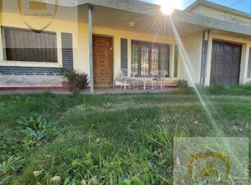 Casa · 243m² · 5 Ambientes · 1 Cochera · Casa Quebrada de Los Pozos