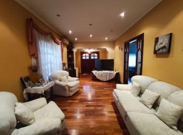 Casa de 5 ambientes, Avellaneda · Venta Casa 5 Amb Patio y Cochera Wilde Centro