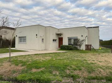 Casa · 111m² · 4 Ambientes · 1 Cochera · Casa en Venta 3 Dorm. San Ramiro Pilar del Este
