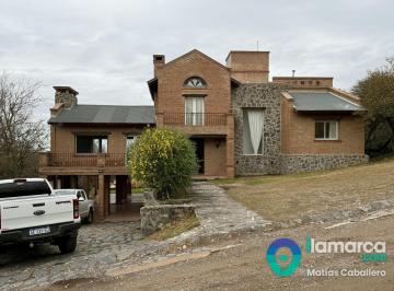 Casa · 270m² · 8 Ambientes · Casa en Venta en Country Cuatro Hojas Córdoba – 3 Dorm., 2000 m² de Terreno y Pileta