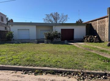 Casa · 120m² · 2 Dormitorios · 2 Cocheras · Vendo Casa en Caseros, Entre Ríos.
