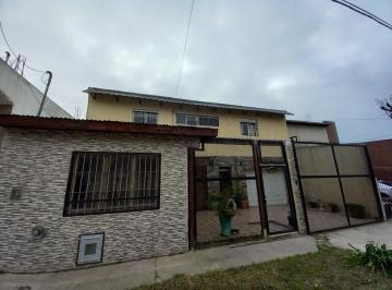 Casa · 80m² · 4 Ambientes · 2 Cocheras · Venta Casa 4amb Cochera Doble Parque Juan A. Peña Al 6.600