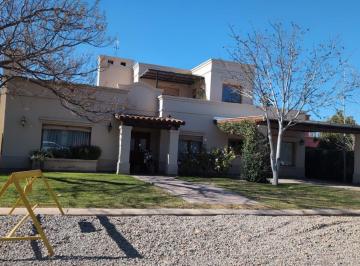 Casa · 350m² · 10 Ambientes · 2 Cocheras · Casa en Venta - Barrio Vistalba Country