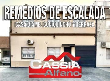 Casa · 185m² · 3 Ambientes · 1 Cochera · Casa Dos Plantas 3 Ambientes con Garage, Quincho, Terraza y Patios Impecable!