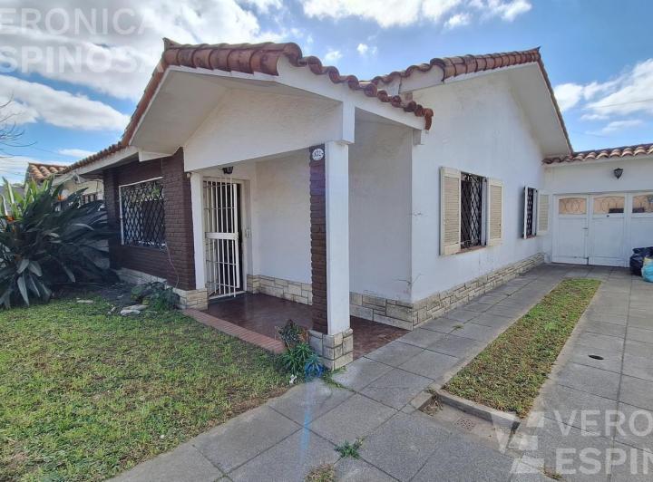 Casa · 130m² · 4 Ambientes · 4 Cocheras