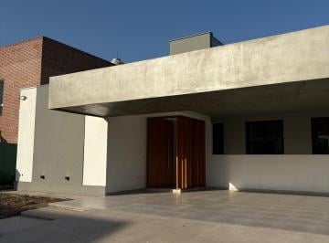 Casa · 390m² · 5 Ambientes · 2 Cocheras · Hermosa Casa a Estrenar en Alto Verde III