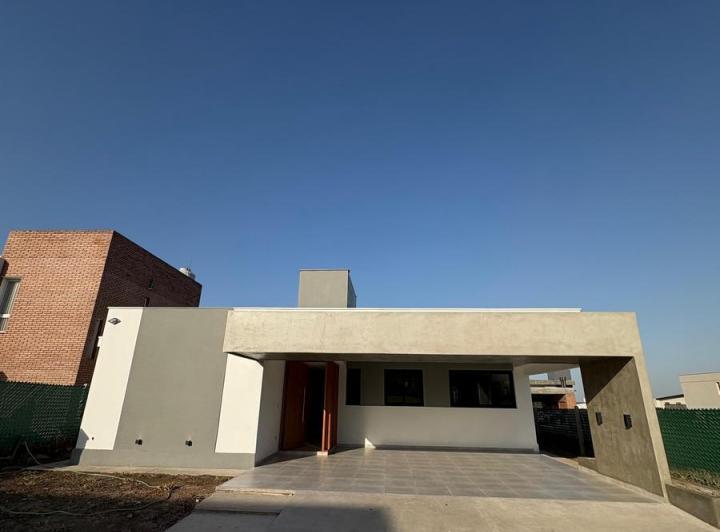 Casa · 390m² · 5 Ambientes · 2 Cocheras