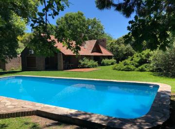Casa · 1650m² · 6 Ambientes · 1 Cochera · Chalet en Cotos de La Alameda