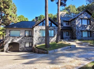 Casa · 450m² · 5 Dormitorios · 1 Cochera · Vendo Casa en El Norte de Pinamar