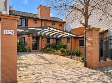 Casa · 180m² · 6 Ambientes · 2 Cocheras · Excelente Casa a La Venta en Barrio Santa Rita Boulogne