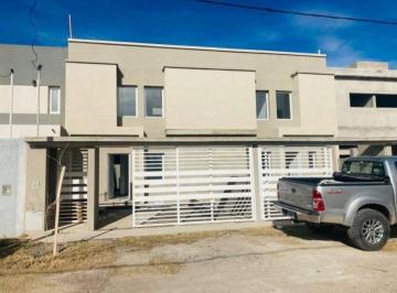 Casa · 110m² · 3 Dormitorios · 1 Cochera · Dúplex en Venta