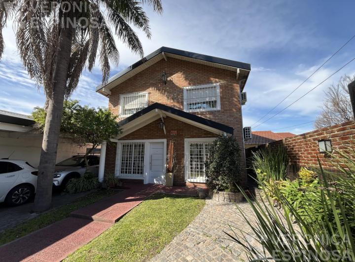 Casa · 167m² · 4 Ambientes · 3 Cocheras