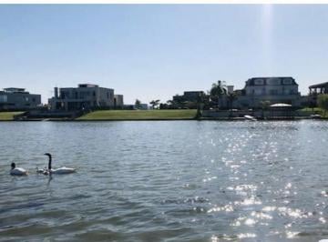 Terreno · 937m² · Lote Al Lago en Venta en Virazon