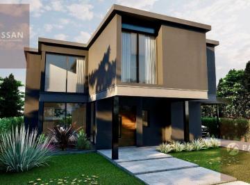 Casa · 225m² · 4 Ambientes · 2 Cocheras · Venta Casa en Barrio Cerrado con Porton, Bella Vista