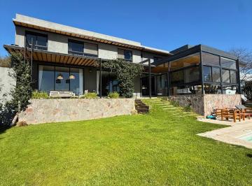 Casa · 550m² · 12 Ambientes · 4 Cocheras · Casa de Categoría en Venta Estancia Q2 con Vistas