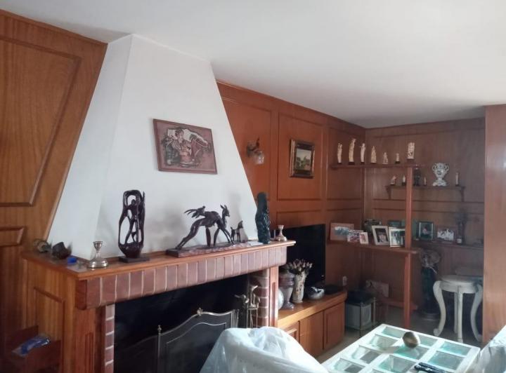 Casa · 230m² · 6 Ambientes · 1 Cochera