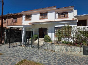 FACHADA · Única Casa en Venta en Tres Cerritos!