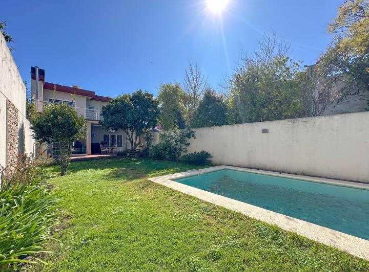 Casa · 270m² · 4 Ambientes · 1 Cochera