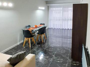 Departamento · 52m² · 3 Ambientes · Dos Ambientes Al Frente con Balcon y Dependencia de Servic.