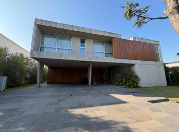 Casa · 390m² · 8 Ambientes · 2 Cocheras · Casa 6 Dorm. en El Golf, Nordelta - Tigre