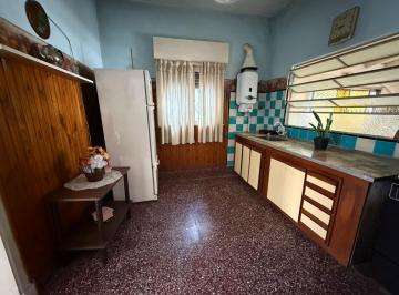 Casa · 57m² · 3 Ambientes · 1 Cochera · Venta Casa Lanus Oportunidad
