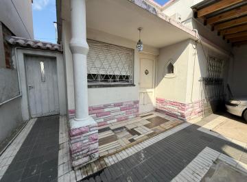 Casa · 57m² · 3 Ambientes · 1 Cochera · Venta Casa Lanus - Bajo Su Valor