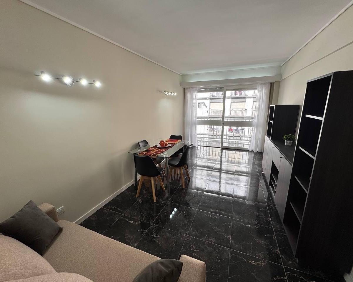 Depto 2 amb, 54m² con cochera y balcón — Centro
