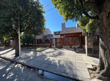 Casa · 230m² · 4 Dormitorios · Venta - Hermosa Casa 4 Dorm. 2 Baños en San Fernando