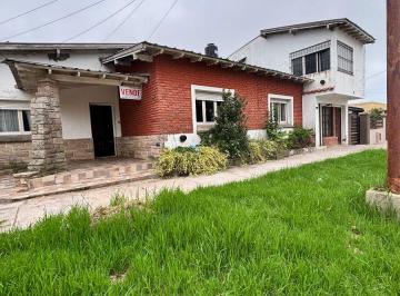 Casa de 3 ambientes, Miramar · Chalet 3 Amb, 2 Baños y 2 Deptos de 2 Amb Independientes Sobre Av 26 Excelente Entorno