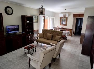 Casa de 3 ambientes, Miramar · Chalet Excelente Estado 3 Amb con Quincho con Cocina Habitación y Baño