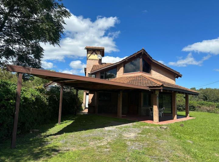 Casa · 200m² · 3 Dormitorios · 2 Cocheras