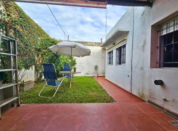 Casa · 73m² · 3 Ambientes · 1 Cochera · Casa 2 Dorm. con Jardín y Cochera – Tiro Suizo, Rosario