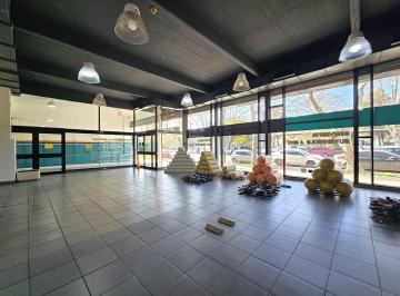 Local comercial · 1740m² · 10 Ambientes · 20 Cocheras · Inmueble Comercial y Logístico de 1.740 m² con Playa de Estacionamiento – Av San Martín 2800
