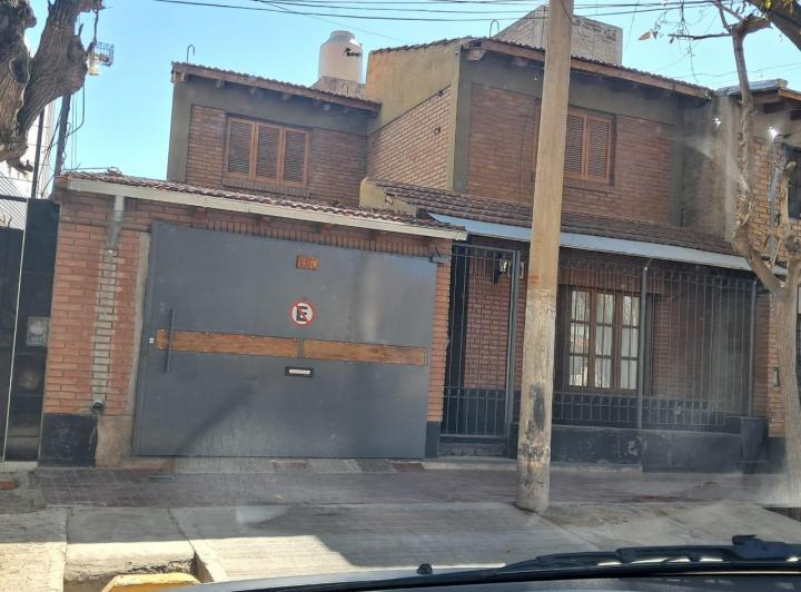 Casa · 160m² · 7 Ambientes · 1 Cochera