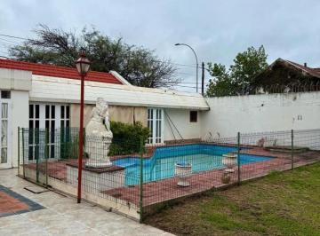 Casa · 450m² · 6 Ambientes · 4 Cocheras · Espectacular Propiedad en Venta – Urca, Esquina Lamarca