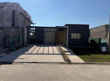 Casa · 105m² · 2 Dormitorios · 2 Cocheras · Casa en B° Lar de Terrada