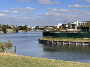 Terreno · 902m² · Lote en Venta a La Laguna con Orientación Noroeste en Virazon, Nordelta