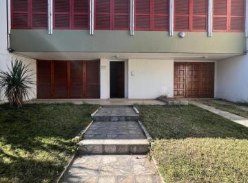 Casa · 266m² · 5 Ambientes · 1 Cochera · Se Vende Casa en Barrio Maipu! 4 Dorm., Pileta!