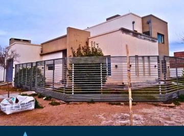 Casa · 325m² · 7 Ambientes · 5 Cocheras · Venta Preciosa Casa de 3 Dorm. y Oficina - Fernandez Oro
