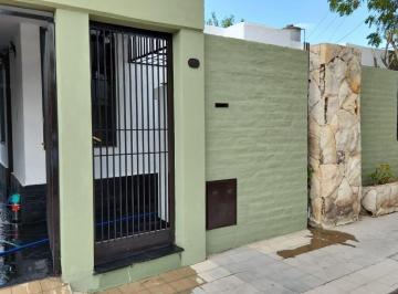 Casa · 222m² · 8 Ambientes · 1 Cochera · Casa en Venta en Guaymallen