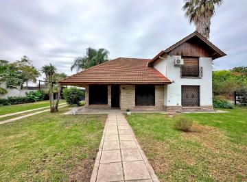 Casa · 170m² · 6 Ambientes · 1 Cochera · Chalet en Gonnet con Gran Parque